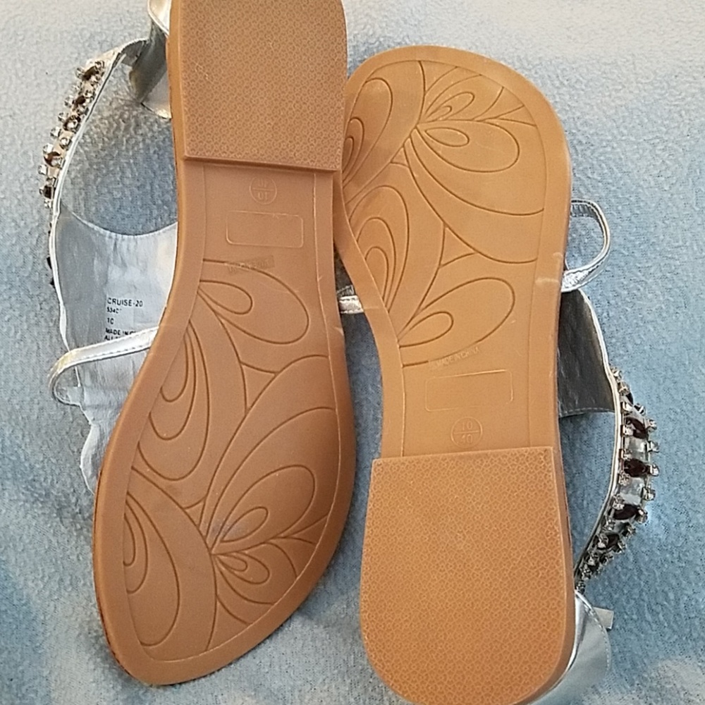 Beaded sandals. - Picture 3 of 5
